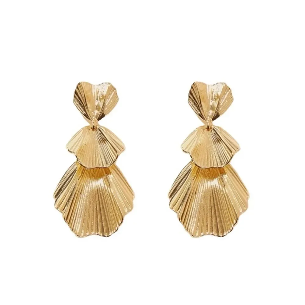 Petal drop earrings in gold #503 - Picture 1 of 4